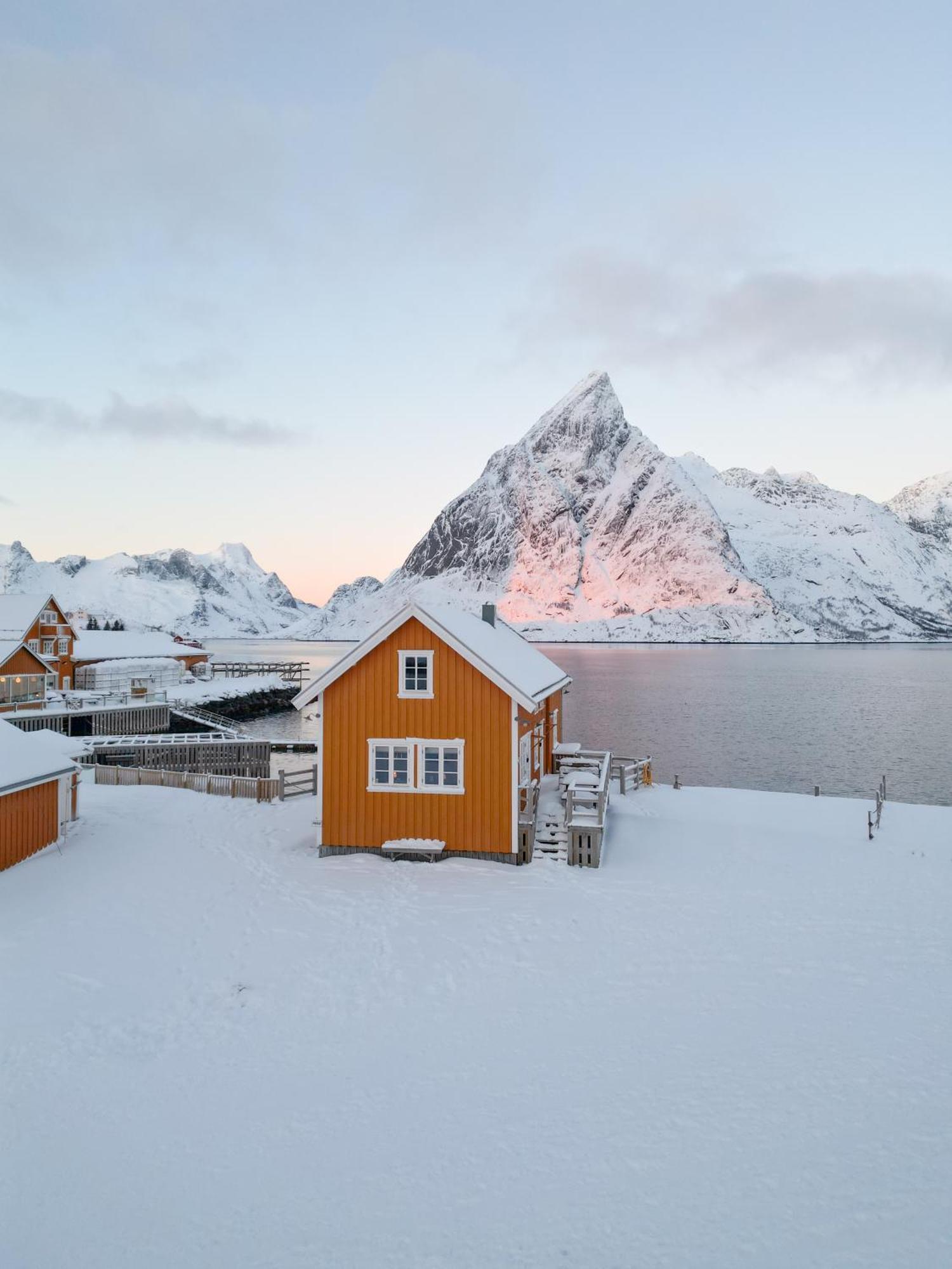 The Famous Yellow House Reine Kültér fotó